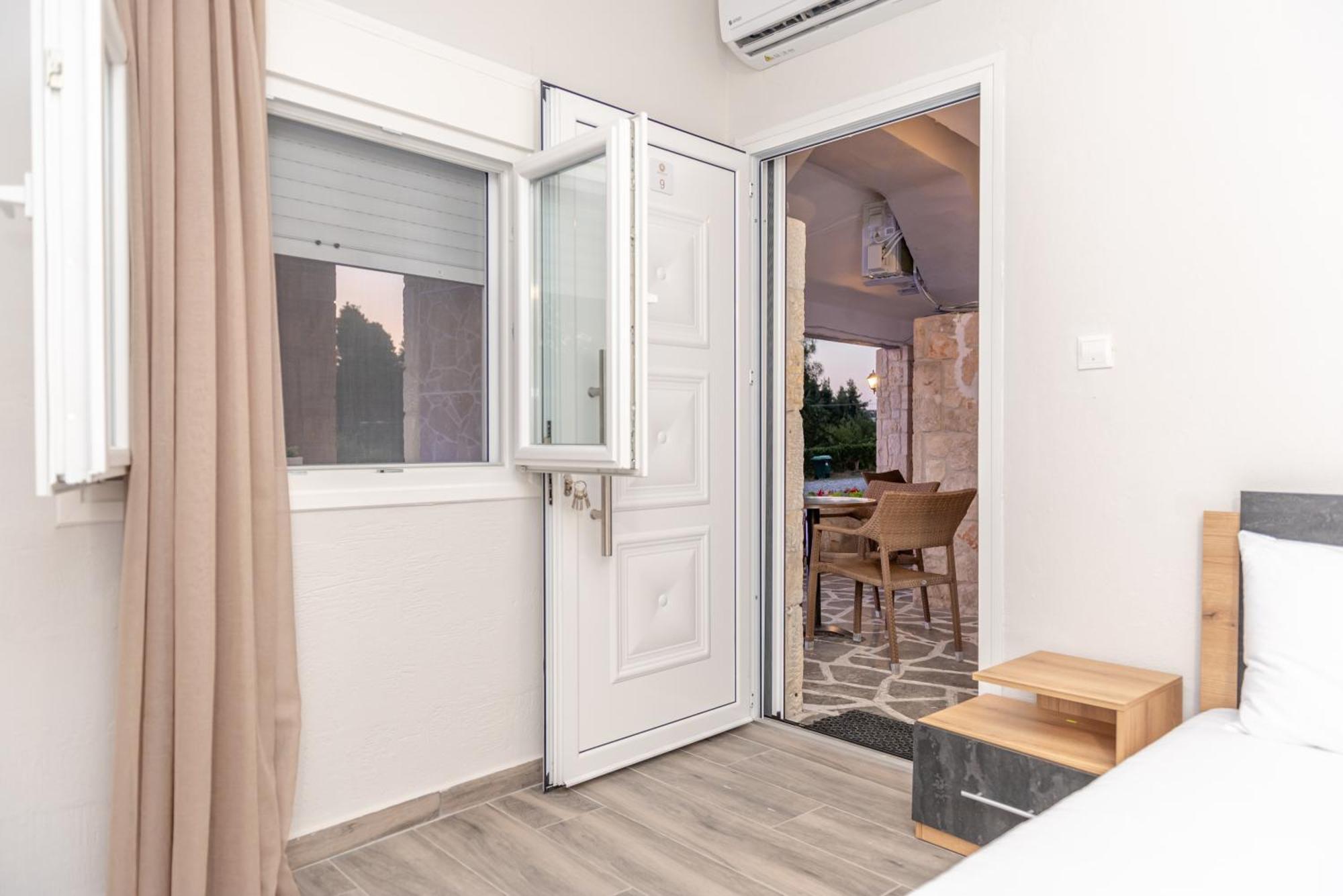 Medusa Rooms Kallithea  エクステリア 写真