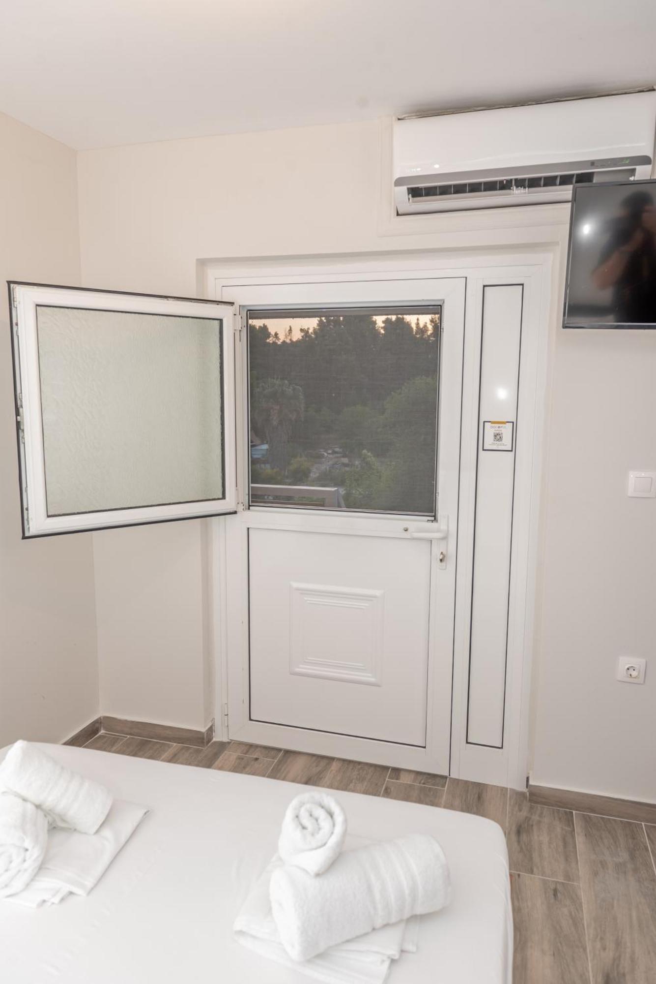 Medusa Rooms Kallithea  エクステリア 写真